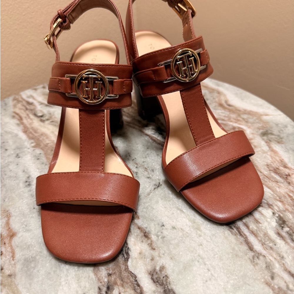Tommy Hilfiger Tan Leather Sandals with Gold Accents